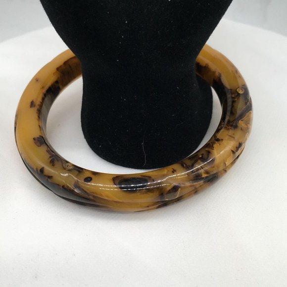 Bakelite Bangle Carved Butterscotch and Rootbeer - Picture 6 of 8